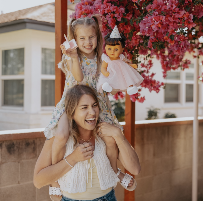 Mom influencer sharing a joyful, real-life moment with her child, reflecting how Gen Z moms value authenticity, lived experience, and trust when evaluating brands.